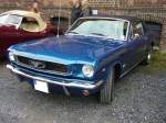 Ford Mustang I, der ersten Generation. 1964 - 1966. Hier wurde ein Hardtop Coupe im Farbton tahoe turquoise abgelichtet. Oldtimertreffen an der Niebu(h)rg/Oberhausen am 18.10.2015
