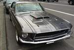 Ford Mustang Fastback Coupe im Farbton champagne gold aus dem Jahr 1969.