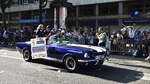 Ford Mustang Cabrio, die Fahrer der Nr.22: Renger van der Zande, Pietro Fittipaldi & David Heinemeier Hansson , in der Innenstadt von Le Mans bei der Fahrerparade, Le Mans 13.06.2025