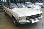 Ford Mustang 1 Convertible im Farbton wimbledon white aus dem Modelljahr 1967.