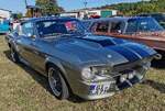= Ford Mustang Shelby GT 500, gesehen bei der Oldtimerausstellung der OLDTIMERFREUNDE OHMTAL in Dannenrod, 09-2025