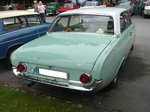 Heckansicht einer zweitürigen Ford Taunus P3 Limousine. 1960 - 1964. Oldtimertreffen an der Krefelder Pferderennbahn am 12.06.2016.
