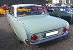 Heckansicht einer zweitürigen Ford Taunus P3 Limousine.