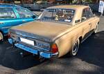 Heckansicht eines Ford Taunus P5 20M TS Hardtop Coupe im Farbton goldmetallic66 aus dem Jahr 1966.