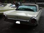 Heckansicht eines Ford Thunderbird Hardtop Coupe des Modelljahres 1962. Altmetall trifft Altmetall im LaPaDu am 02.10.2022.