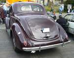 Heckansicht eines Ford Series 91A-Eight DeLuxe Coupe aus dem Jahr 1939. 15. Oldtimertreffen des AMC Essen-Kettwig am 01.05.2023.