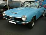 Glas 1700 GT im Farbton azurblau, gebaut von 1965 bis 1967. Der kleinere Bruder 1300 GT wurde bereits 1963 auf der Frankfurter Automobilausstellung vorgestellt und gelangte ab 1964 zu den Händlern. Im Jahr 1965 folgte der 1700 GT. Der 1700 GT wurde nur 1.427 mal verkauft, während sein kleinerer  Bruder  1300 GT, es auf 3.949 Exemplare brachte. Die Karosserie stammte von Frua/Turin. Der Vierzylinderreihenmotor mit einem Hubraum von 1.682 cm³ leistete 100 PS und verhalf dem schnittigen Auto zu einer Höchstgeschwindigkeit von 183 km/h. Techno Classica Essen am 09.04.2016.