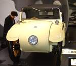 Der im Volksmund  Kommissbrot  genannte Hanomag 2/10 PS war der erste fließbandgefertigte Kleinwagen im damaligen Deutschen Reich.