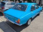 Heckansicht eines Hillman Avenger im Farbton electric blue aus dem Jahr 1972.