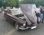 Jaguar 420G im Farbton regency red, gebaut in den Jahren von 1966 bis 1970.