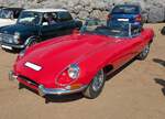 Jaguar E Type Series 2 Roadster im Farbton carmin red.