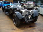 Jaguar SS 100 2.5 Litre. 1935 - 1939. Der Roadster wurde für den ambitionierten Sportfahrer hergestellt. Es wurden lediglich 191 Fahrzeuge hergestellt. Der 6-Zylinderreihenmotor hat einen Hubraum von 2663 cm³ und leistet 102 PS. Classic Remise Düsseldorf am 19.07.2017.