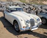 Jaguar XK 150 FHC (F ixed H ead C oupe), gebaut im Jaguar-Stammwerk Coventry von 1957 bis 1961. Der XK150 war das letzte Modell der legend�ren XK-Baureihe. 1957 gewann ein XK150 das 24 Stunden Rennen von Le Mans. Der Sechszylinderreihenmotor hat eine ...