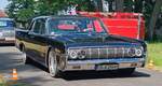 =Lincoln Continental, Bj. 1964, auf dem Weg zur Oldtimerausstellung bei Schloss Fasanerie, 06-2025