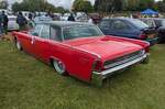 Heckansicht eines etwas  aufgepimpten  Lincoln Continental aus dem Jahr 1962.