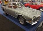 Maserati Sebring 3500 GTI aus dem Jahr 1966. Der viersitzige Coupe Sebring kam bereits 1962 auf den Markt. Insbesondere in den USA war dieses Modell sehr erfolgreich. Im Jahr 1964 brachte Maserati die Seria due dieses Typs auf den Markt, zu der auch das gezeigte Auto im Farbton grigio inglewood aus dem Jahr 1966 geh�rt. Von der zweiten Serie setzte Maserati dann nur noch 94 Autos ab. Dieser Sebring wurde damals in die Schweiz ausgeliefert. Der Sechszylinderreihenmotor hat einen Hubraum von 3485 cm� und leistet 235 PS. Techno Classica Salon in Dortmund am 25.09.2026.