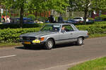 Mercedes Benz 280 SLC, trifft bei der ACL Classic Tour beim Treffpunkt zur Mittags Rast in Lieler ein.