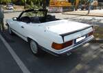 Heckansicht eines Mercedes Benz R107 560SL. Oldtimertreffen am 'Cafe del Sol' in Gelsenkirchen am 09.08.2026.