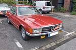 Mercedes Benz C107 450 SLC, wie er von 1973 bis 1980 vom Band lief. Die C107 Baureihe wurde mit dem Modell 350SLC, als Coupe-Modell der W116-Baureihe, im Oktober 1971 vorgestellt. Im M�rz 1973 erg�nzte das Modell 450 SLC die Produktpalette. Der V8-Motor hat einen Hubraum von 4520 cm� und leistet zwischen 217 PS und 225 PS. Bei seinem Erscheinen war ein solcher C107 ab DM 41.000,00 zu haben. Dieser C107 wurde 1977 erstmalig im sonnigen S�dfrankreich zugelassen. 13. Saarner Oldtimer-Cup am 30.08.2026 in M�lheim an der Ruhr/Saarn.