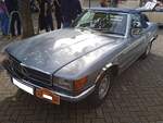 Mercedes Benz R107 350SL. Als eben dieser kam der Nachfolger des  Pagoden-Mercedes W113 , die Baureihe R107 im April 1971 auf den Markt. Der Grundpreis f�r ein solches Cabriolet lag bei seiner Markteinf�hrung im April 1971 bei genau DM 30.000,00. Angetrieben wird der Wagen von einem V8-Motor, der aus einem Hubraum von 3499 cm� 200 PS leistet. Saarner Oldtimer-Cup am 30.08.2026 in M�lheim an der Ruhr/Saarn.