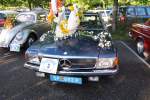 Mercedes SLC, in dunklem stahlblau, ebenfalls mit Blumen geschm�ckt am Millst�dter See
