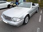 Ein rechts gelenkter Mercedes Benz R129 SL320 aus dem Jahr 1997.