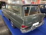 Heckansicht eines Mercedes Benz W111 IA 230S  Universal  aus dem Jahr 1966.