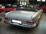 Heckansicht eines Mercedes Benz W111 E35/1 Cabriolet, auch 280SE 3.5 genannt.