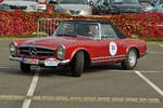 Mercedes Benz 280 SL, BJ.1968, 6 Zyl. 2,8 l, 170 Ps, hat seinen Stellplatz auf dem Parkplatz erreicht. 01.10.2021