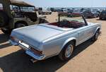 Heckansicht eines Mercedes Benz der Baureihe W113 in der Version 230SL.