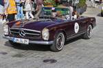 Mercedes Benz 250 SL Pagode, BJ 1968,erreicht das Ziel bei der Luxemburg Classic Rallye in der Stadt Luxemburg.