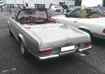 Heckansicht eines Mercedes Benz W113 230SL aus dem Jahr 1965.