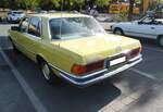 Heckansicht eines Mercedes Benz W116 280SE (E28) im Farbton mimosengelb. Oldtimertreffen am  Cafe del Sol  in Gelsenkirchen am 09.08.2026.