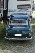 Mercedes Benz 180 (W120) am 9.8.2022 in HH-Altona, Produktionszeit: 1953-1957 /