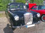 Mercedes Benz W120 180, gebaut von 1953 bis 1957. Ein solcher 180´er stand bei seiner Vorstellung im Juli 1953 mit DM 9950,00 in den Preislisten der Mercedes-H�ndler. Daf�r bekam der K�ufer ein solides, modernes, Fahrzeug mit einem Vierzylinderreihenmotor. Dieser Motor leistet aus einem Hubraum von 1767 cm� 52 PS.  Sammelplatz zur Landpartie des AMC M�lheim/Ruhr am 03.10.2026.