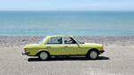 Mercedes-Benz W123, auf dem Damm in  Westkapelle, Walcheren, Zeeland, NL, im Urlaub gesehen. 24. Wasschappelse Oldtimerrit am Samstag, den 20. Juni 2026