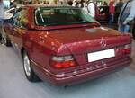 Heckansicht eines Mercedes Benz W124 200E Cabriolet aus dem Jahr 1994. Essen Motorshow am 06.12.2023.