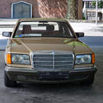 Ein Mercedes-Benz 280 SE, so gesehen im Juli 2023 in Bochum.
