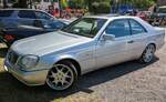 Ein rechts gelenkter Mercedes Benz C140.
