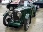 MG J2 Midget. 1932 - 1934. Der 4-Zylinderreihenmotor mit 847 cm³ Hubraum leistet 36 PS und stammt im wesentlichen vom Vorgängermodell M-Type der bereits 1929 auf den Markt kam. Classic Remise Düsseldorf am 14.07.2012.