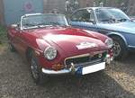 MG B im Farbton damask red aus dem Modelljahr 1974.