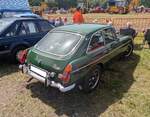 Heckansicht eines MG B GT 1800.