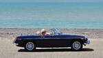  MG MGB Roadster, auf dem Damm in  Westkapelle, Walcheren, Zeeland, NL, im Urlaub gesehen.