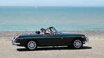  MG MGB Roadster, auf dem Damm in  Westkapelle, Walcheren, Zeeland, NL, im Urlaub gesehen.