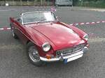 MG B aus dem Modelljahr 1967. Der MG B wurde im Jahr 1962 vorgestellt und bis ins Jahr 1980 produziert. Er war einer der erfolgreichsten Roadster der Automobilgeschichte. Der Vierzylinderreihenmotor leistet 95 PS aus einem Hubraum von 1798 cm�. 10. BCMM ( B ritish C ar M otorcycle M eeting) am 19.07.2026 an Mo´s Bikertreff in Krefeld.