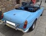 Heckansicht eines MG C im Farbton powder blue.