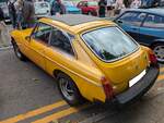 Heckansicht eines MG B GT 1800 aus dem Jahr 1978 im Farbton inca yellow. Der MG B GT ist ein klassisches 2+2-sitziges Kombicoupe. Auf der Basis des MG B Roadster hatte Pininfarina diese Flie�heck-Limousine entworfen. Ab Herbst 1974 wurden die MG B-Mo ...