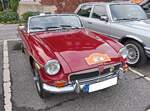 MG B im Farbton damask red aus dem Modelljahr 1974.