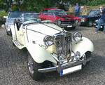 MG TD MK2 aus dem Jahr 1952. Gebaut wurde das Modell von 1950 bis 1953. Die Autos der TD-Baureihe waren ein Exportschlager. Rund 90% der verkauften Fahrzeuge gingen in den Export. Wobei der Export in die USA der relevanteste war. Der wassergek�hlte V ...