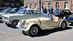 Morgan 4/4 Roadster & Opel Rekord A, am 1.5.2026 auf dem Show / Ausstellungsgel�nde des Fr�hlingserwachen der Oldtimerfreunde Grenzland, Loherhof Geilenkirchen